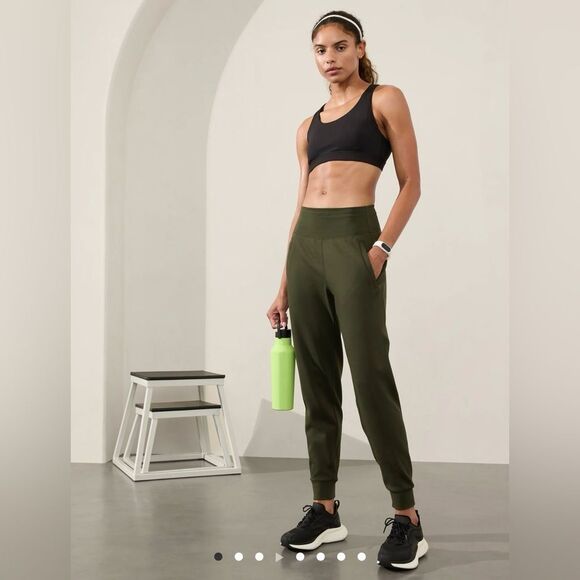 Athleta Unstoppable Jogger // Aspen Olive #818485